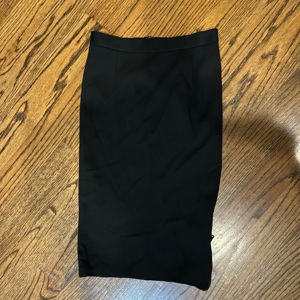 Alice and Olivia black skirt with zipper on side